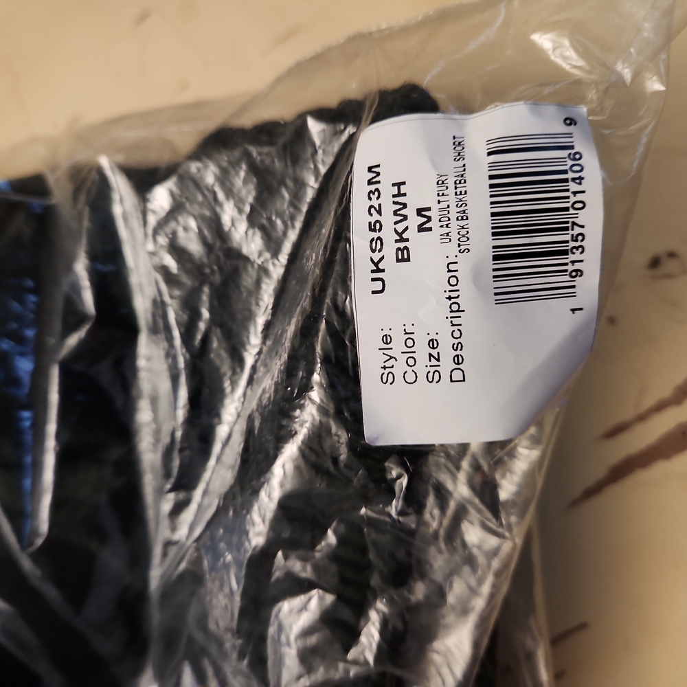 UNDER ARMOUR NWOT M BLK WHT Fury Basketball Short M - Picture 4 of 4